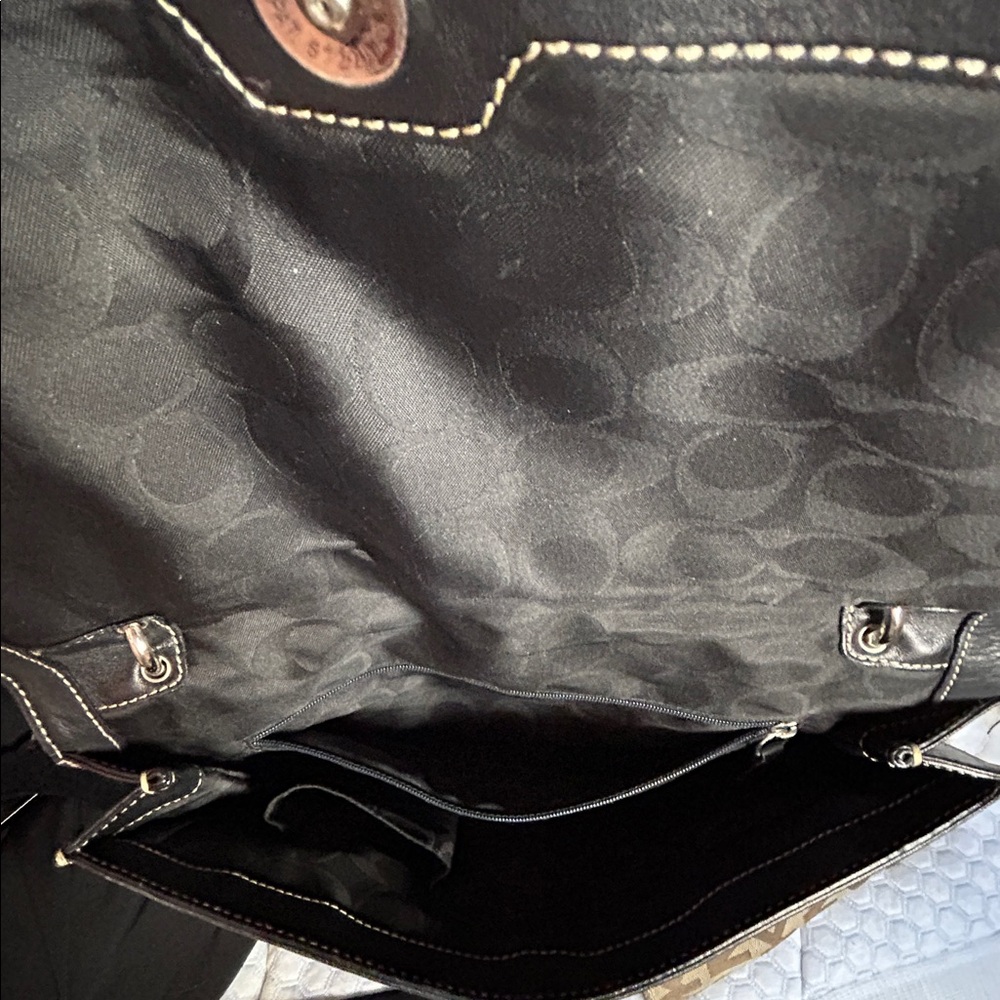 Elegant Black Coach Leather Buckle Shoulder Bag - Picture 6 of 6